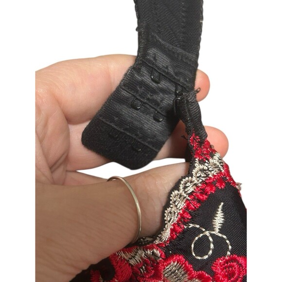 Unbranded Size 95G Bra Black Rose Embroidered Front Opening Strap Eye Hooks - Picture 4 of 8